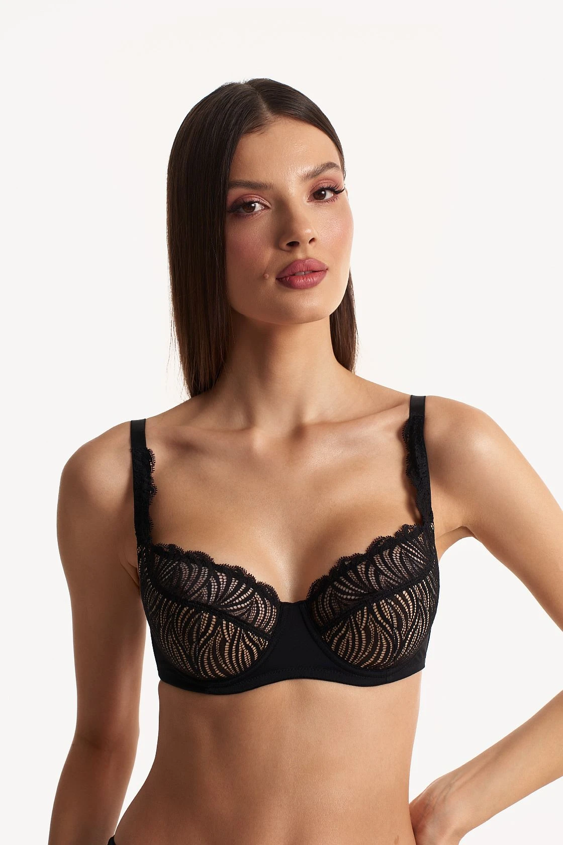 Бюстгальтер с тонкой чашкой